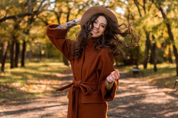 ¿Cómo vestir en otoño y lucir una figura estilizada?